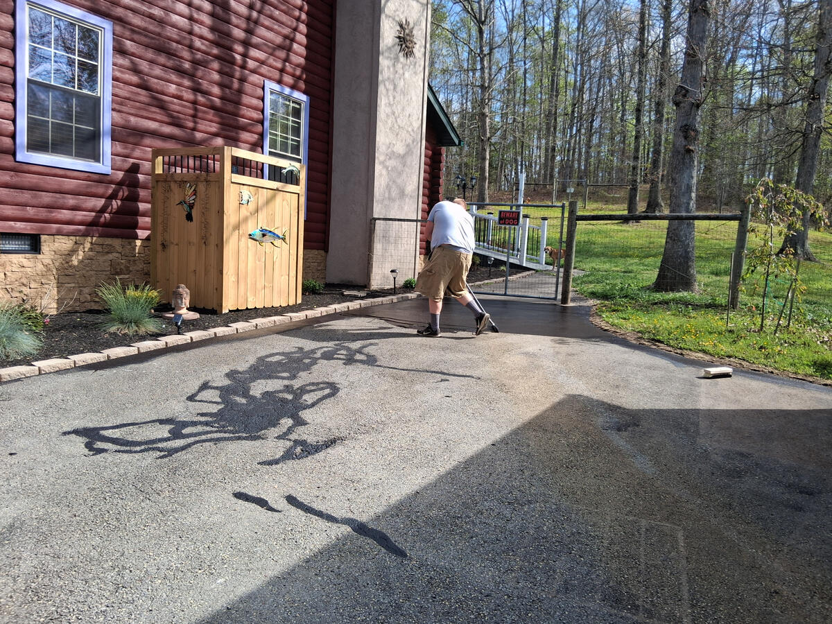 asphalt driveway being sealed in fairdale wv